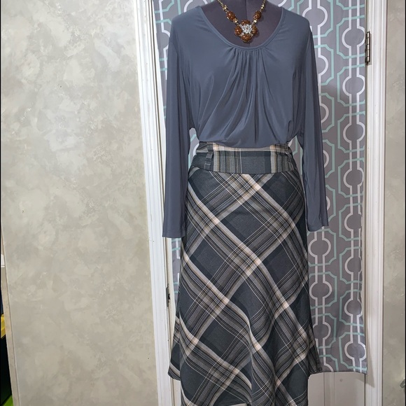 Maxie Skirt & shirt outfit - Picture 9 of 14
